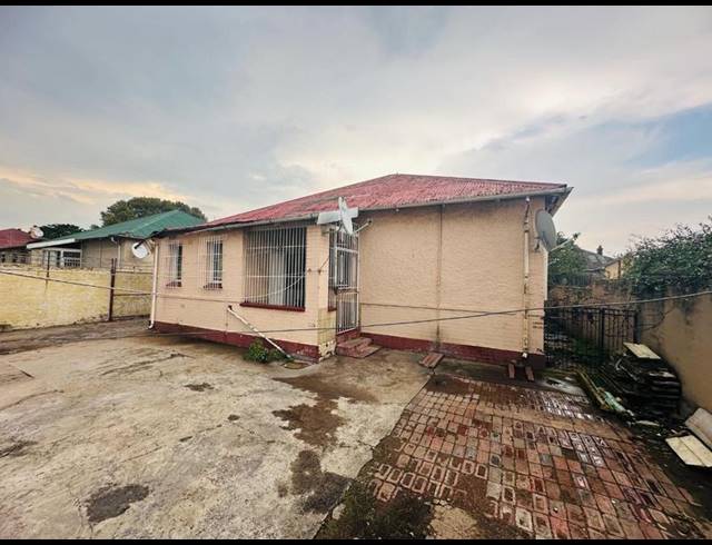 6 BEDROOM HOUSE FOR SALE IN GERMISTON STATION